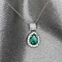 emerald and diamonds pendant